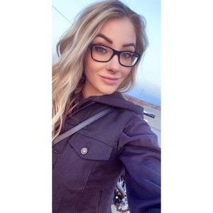 Meet your Posher, Courtney